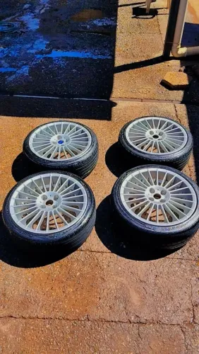 Rodas aro 17 com peneus