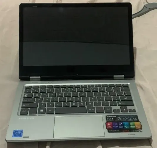 Notebook Positivo Duo C4128B-1 com tela trincada