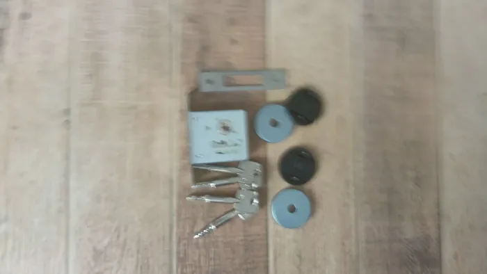FECHADURA DE SEGURANÇA STAM 3 VOLTAS COM 4 CHAVES