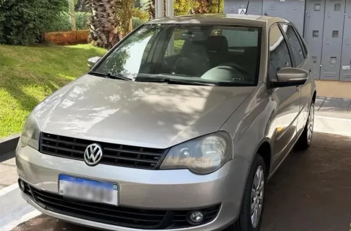 Volkswagen Polo Sed. Comfort. 1.6 MI Tot. Flex 8V 2013