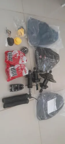 Peças acessórios pra bike e pochetes 