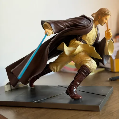 Estátua Obi-Wan Kenobi - Kotobukiya (aprox. 30 cm, usada, excelente estado)