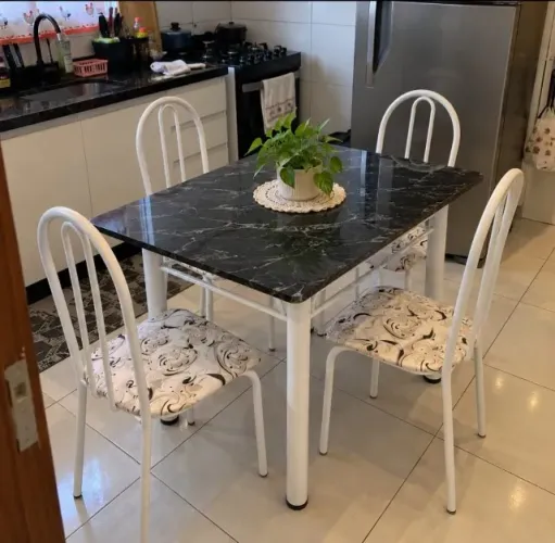 Mesa de Cozinha Com 4 Cadeiras (Entrega Rápida Produto Novo)