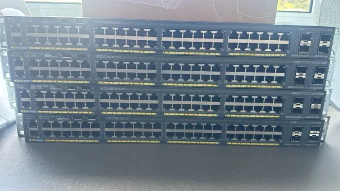 Switch Cisco Catalyst 2960-X - 48 Portas Gigabit + 4 Portas SFP