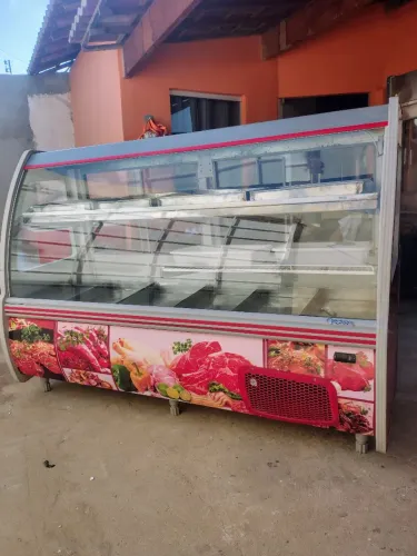 Balcão de carnes açougue avícola bandejado , com iluminação gelando Muito placa fria