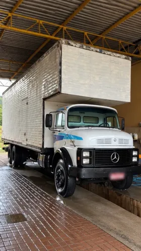 Mercedes Benz 1518