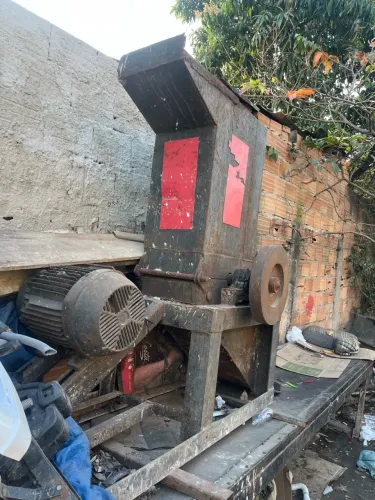 Moinho para reciclagem, boca de 40 cm motor de 10 CV
