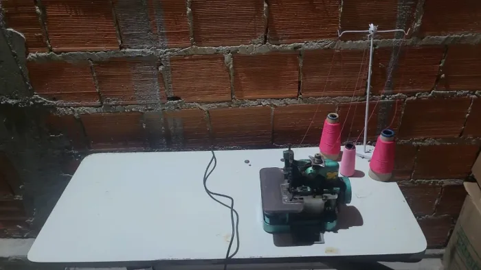 Máquina de costura orveloque 