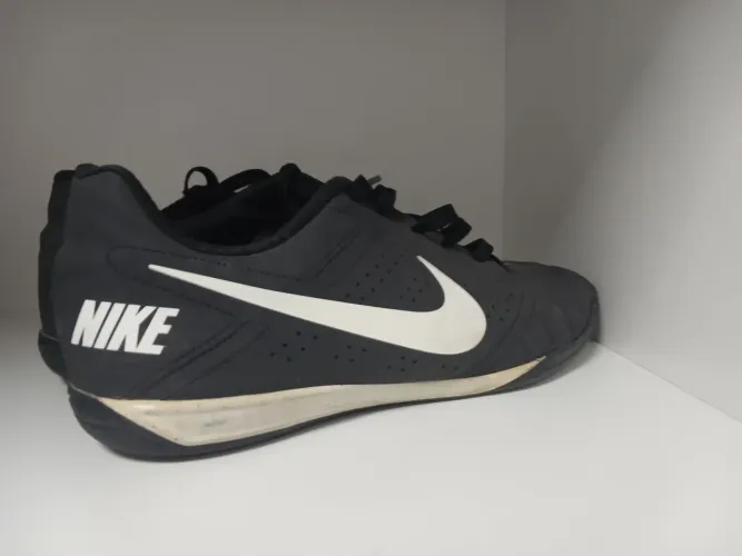 Chuteira de futsal Nike (usada)