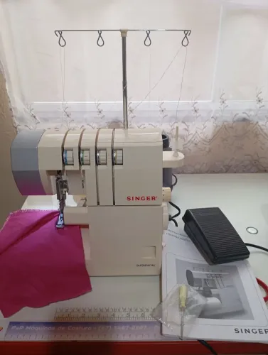 Máquina de costura Singer Ultralock 