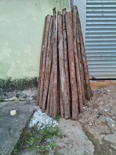 32 Estacas de 2 metros.