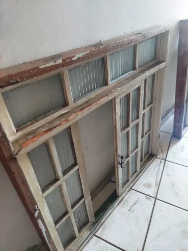 3 janelas 1.20m completas com vidros de madeiras
