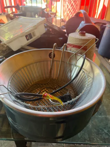 Fritadeira elétrica 5 litros nunca usada