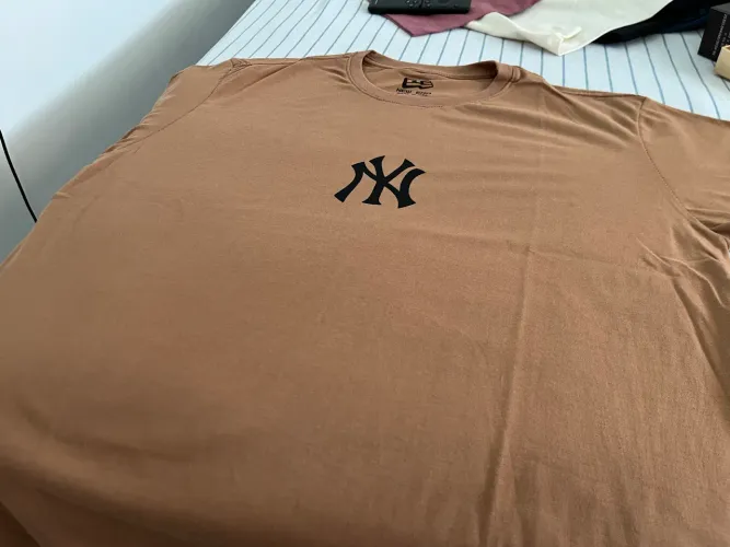 Camiseta New Era New York Yankees Caramelo / Caqui
