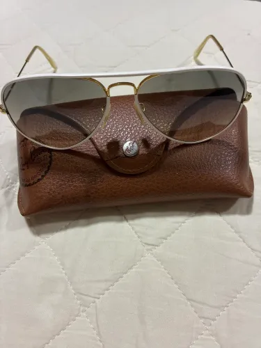 Vende-se Ray Ban branco original