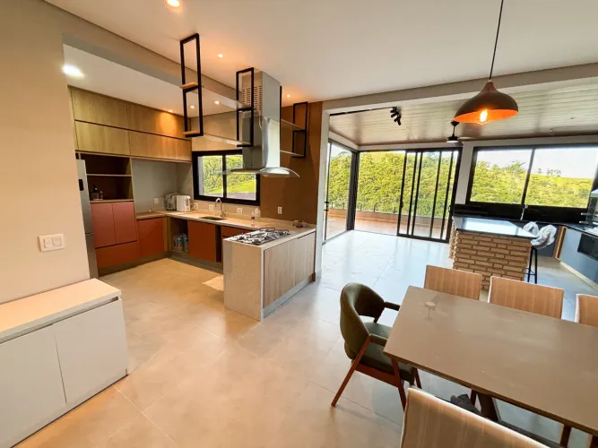 Casa de condomínio com vista incrível em Itatiba 345m2, 4 dorm, piscina e área gourmet
