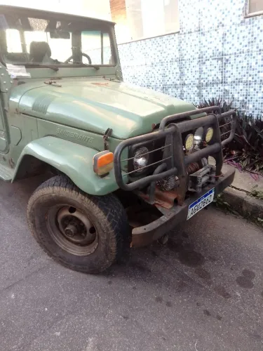 Jeep Toyota bandeirantes 80 