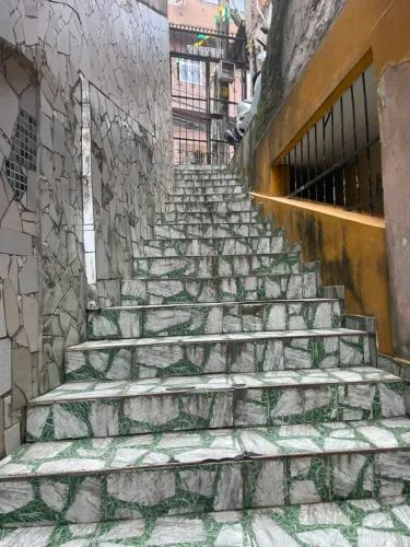 CASA DENTRO DE UMA VILA , 2/4 Conzinha e Banheiro Recém Reformada local Tranquilo