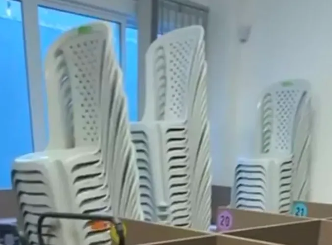 Cadeira Plástica Empilhavel 