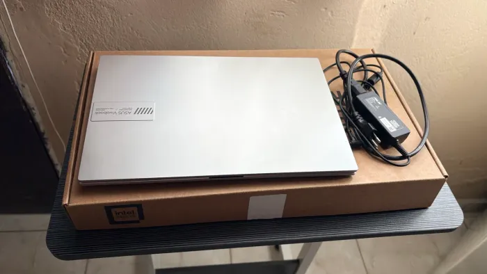 Notebook ASUS Vivobook Go 15 - i3 / 8GB / SSD 512GB ? Semi Novo