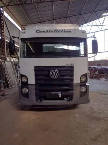 VW Constellation 15.180 Ano 2010 - Baú 7 Metros - 333 mil km - Impecável