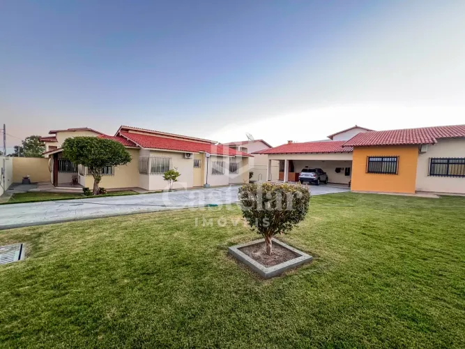 Casa à Venda em Lago dos Cisnes, São Mateus: 4 Quartos, 220m²