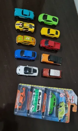 13 Carrinhos 1:64 Maisto Todos Novos 
