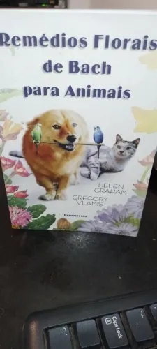 Livro Remédios Florais de Bach para Animais de Helen Graham e Gregory Vlamis