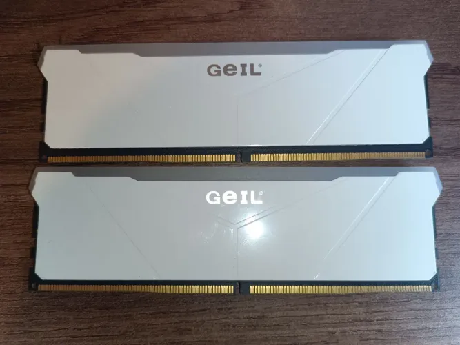 Memória ram DDR5 32gb 2x16 Geil 7200mhz RGB branca