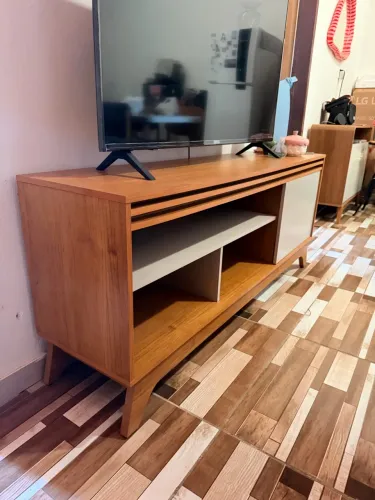 Rack para sala de estar porta com amortecedor.
