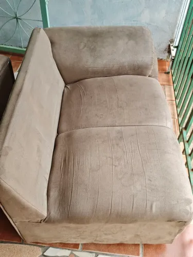 Sofá usado com marcas de uso!!!