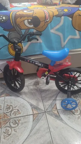 Bicicleta infantil para os pequenos de até 4 anos