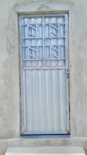 Vende-se Porta