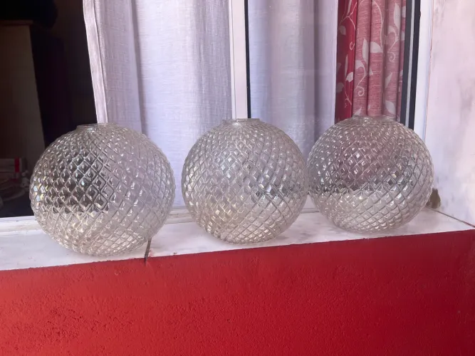 globos de vidro para luminárias ou lustres, comumente 