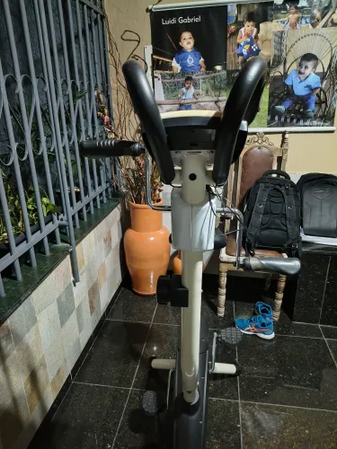 Bicicleta Ergométrica Semi Nova