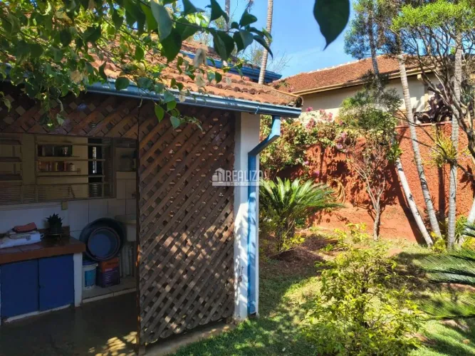 Casa Padrão à Venda no Centro de Igarapava com 4 Dormitórios e 3 Suítes