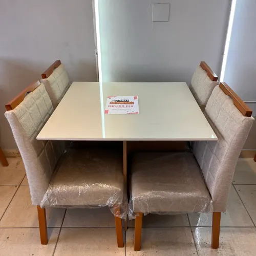 Mesa 90x90 + 4 cadeiras 