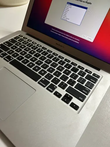 MacBook Air 13? i5 / 4GB / 256GB SSD