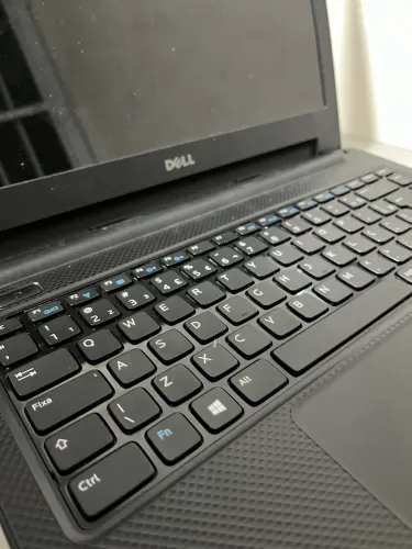 Notebook Dell em ótimo estado - Tela perfeita - Bateria com defeito