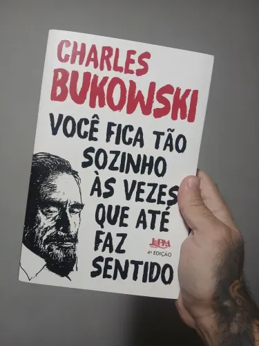 Charles Bukowski - Você fica tão sozinho às vezes que até faz sentido (Faço Envio)