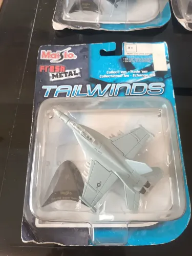 Coleção de motos e aviões