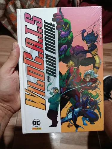 Hq WildC.A.T.S. Por Alan Moore (lacrada)
