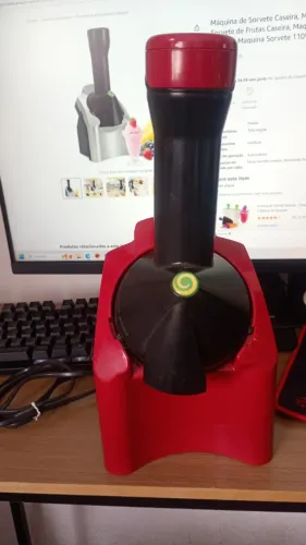 Máquina de Sorvete de Frutas Caseira
