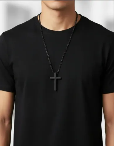 Colar Masculino com Pingente de Cruz em Aço Inoxidável Preto