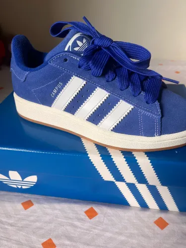 Tênis azul addidas CAMPUS