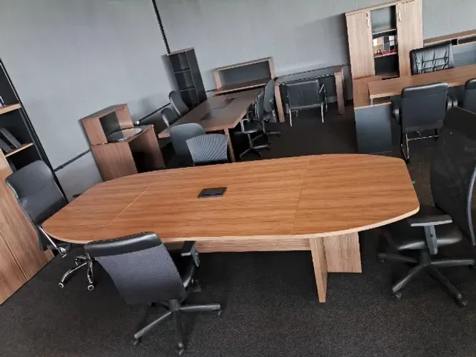 Mesa de Reunião de Escritório com Caixa de Tomada - 0,76x2,40x1,20cm - ENTREGAMOS!!