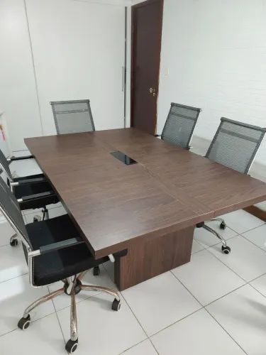 Mesa de Reunião com ponto de Energia em MDF. R$ 2.000,00