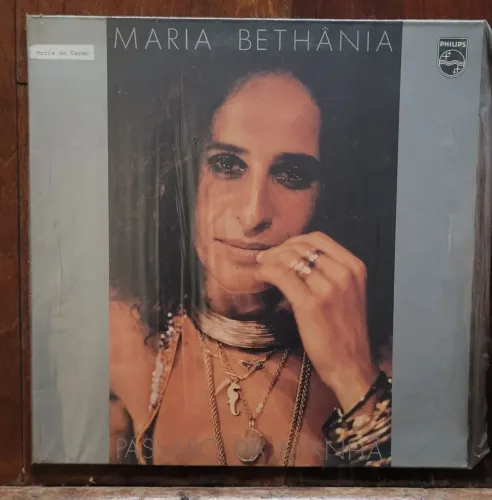 Lp Maria Bethania, Pássaro da Manhã. Capa e disco em ótimo estado