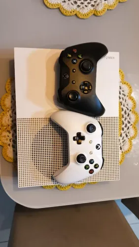 XBOX ONE S 1TB
