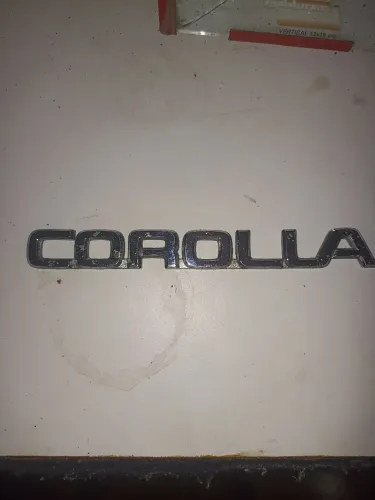 Emblema cromado Corolla 